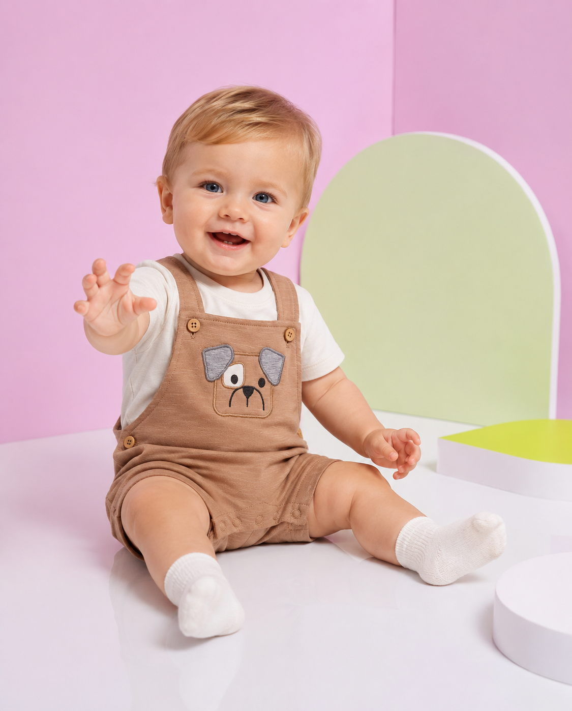 Completo Bambino Bianco e Nocciola con T-shirt e Salopette Corta "Puppy"