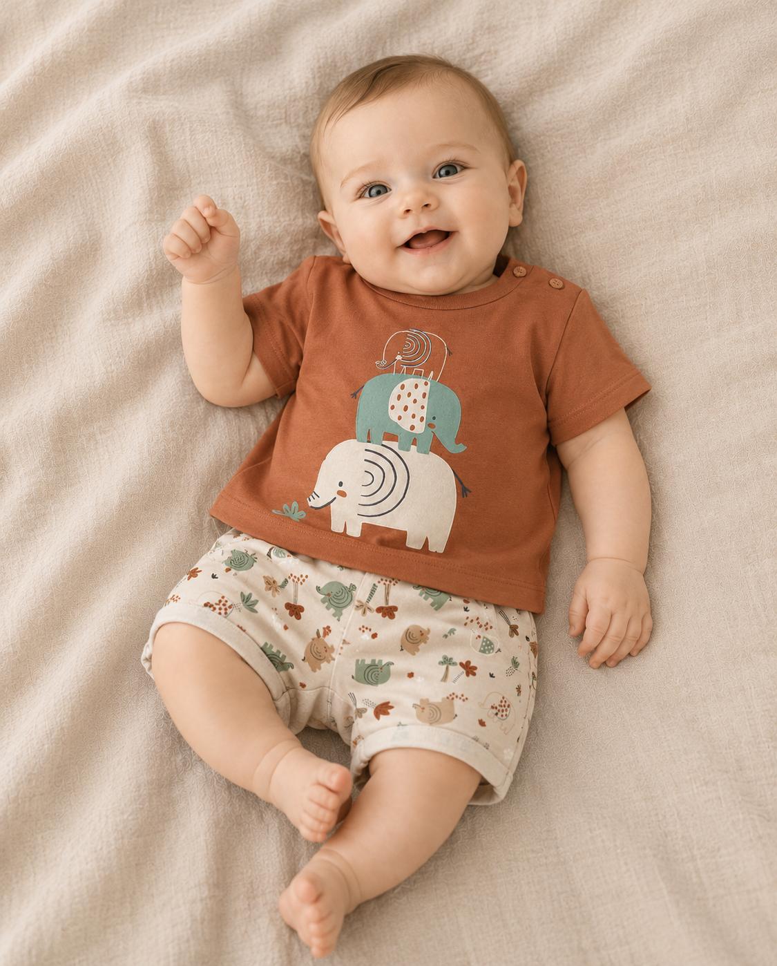 Completo Bambino con T-Shirt Animaletti e Bermuda Fantasia