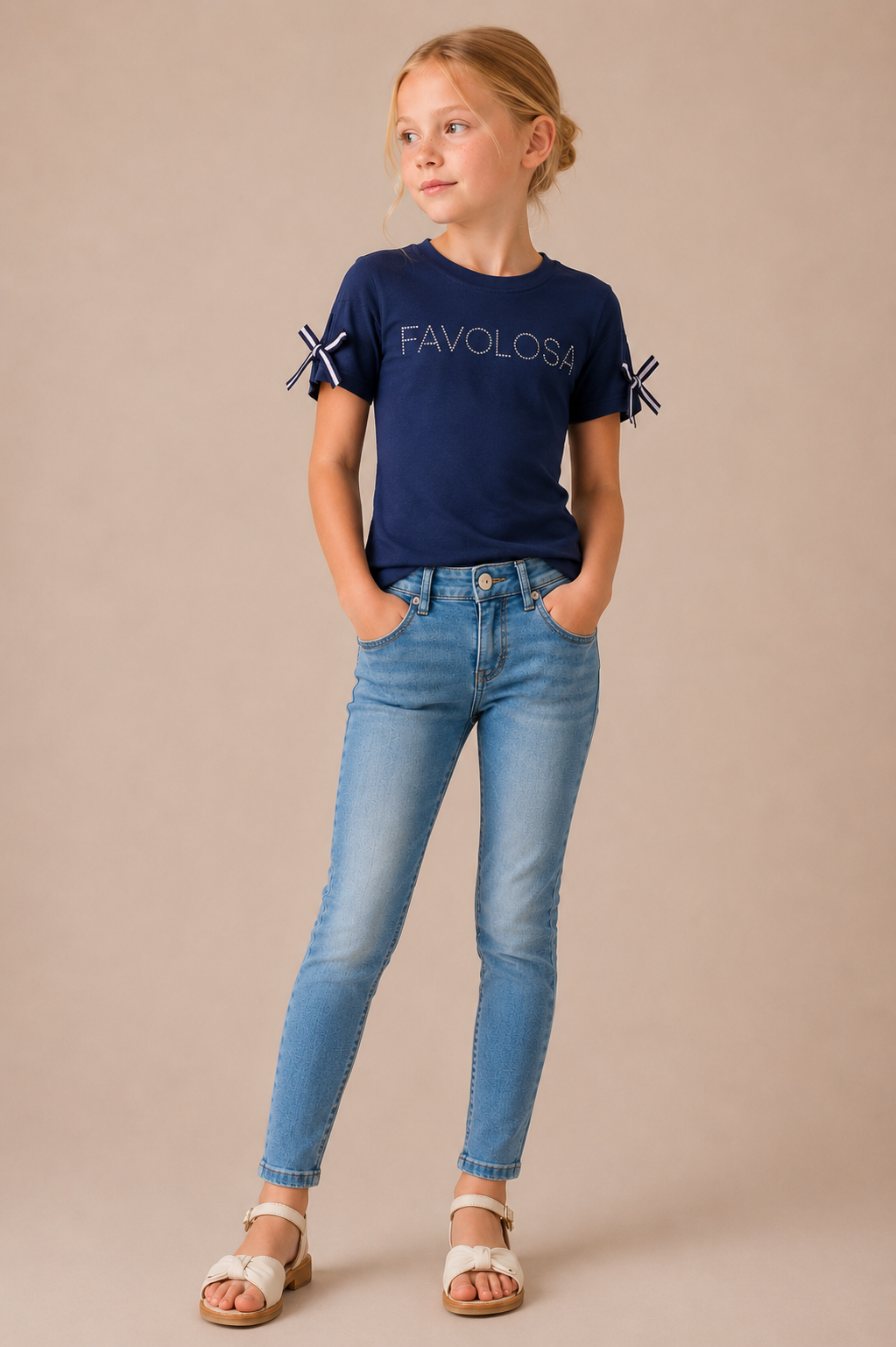 T-shirt Bambina in Cotone Elasticizzato con Scritta "Favolosa" in Strass