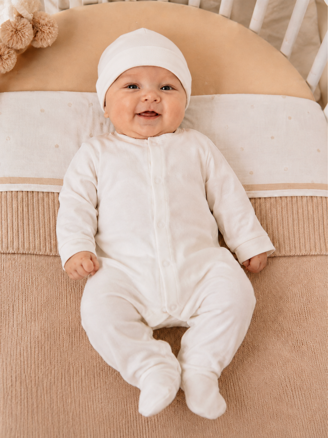 Cappellino Neonato EMC Bianco in Velour con Risvolto